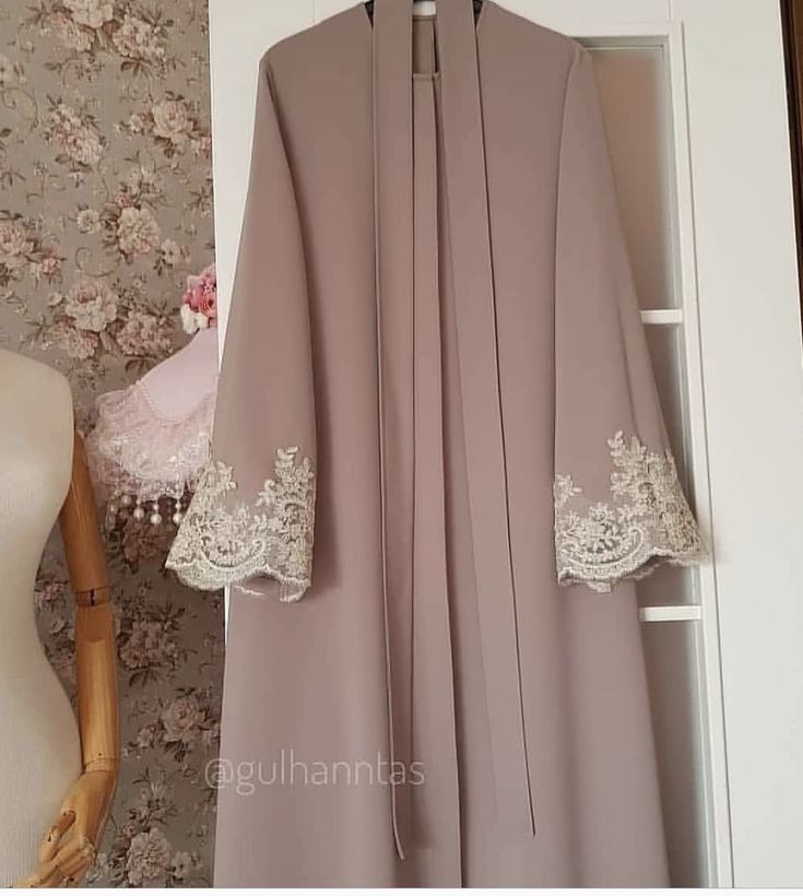 عبايات ملونة